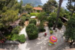 Vue sur le jardin de l'établissement