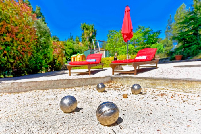 Jeu de boules..la pétanque/Appt Grand pin