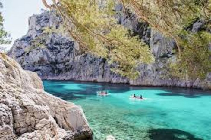 Calanque et ses eaux turquoises